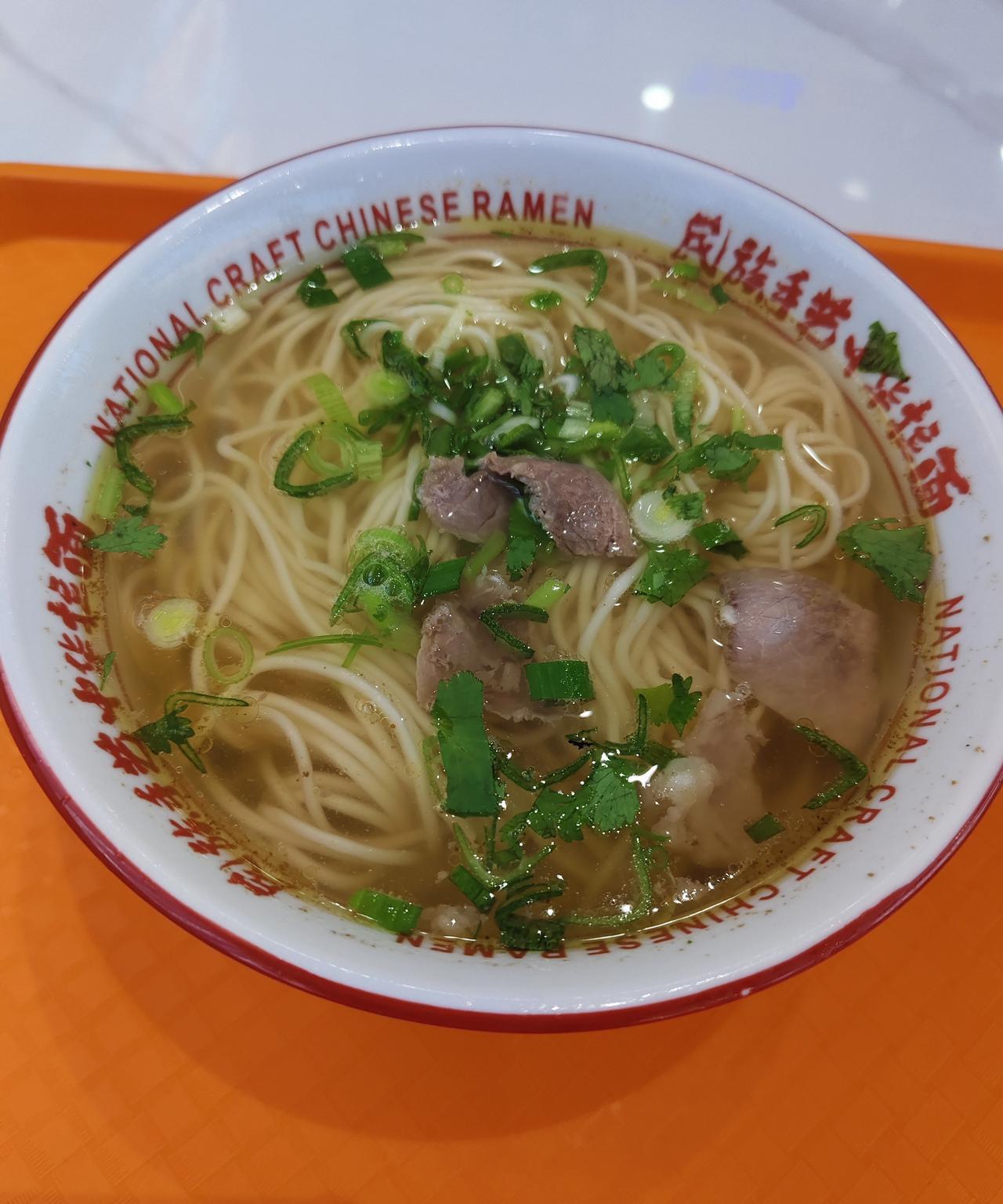 我自己都不好意思说，不远千里，大包小包带了9个行李包，来到呼和浩特的第一晚，我最