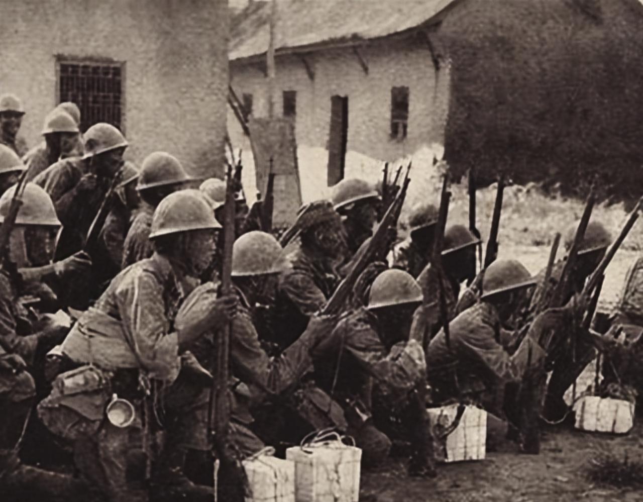 1944年，日军偷袭杨家铺，800多名八路军被日军包围，最后只有120多人突围。