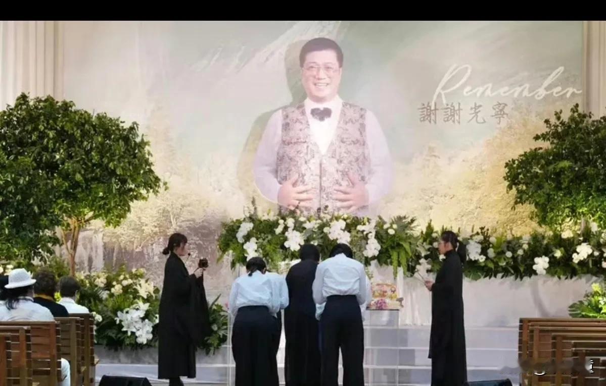 一个女婿，半个儿！从这方面来看，萧敬腾还是不错的！近日，萧敬腾在岳父追思会上