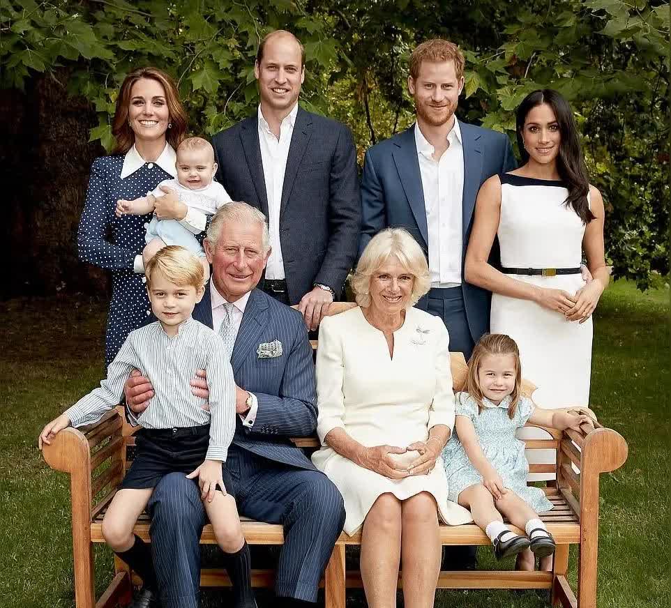 英国王室不是纯粹让英国人养活，它们也有自己的产业，国王最大的作用就是团结英联邦，