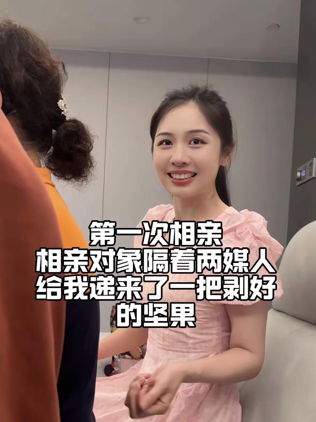 一个小小的举动足以让人暖心，女孩子还挺好的。