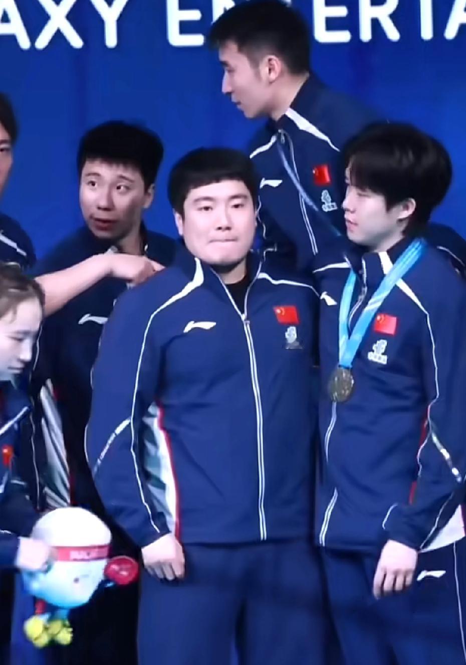 楚钦其实是超级暖心的一个人会顾及所有人的情绪他知道甜甜输了，虽然不善言语但