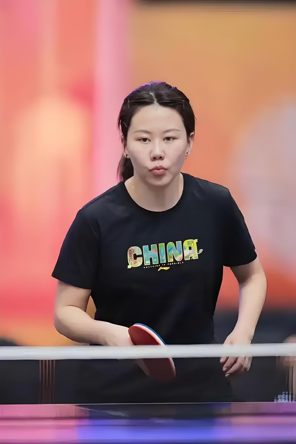 既然那么多友友都在兴致勃勃地谈论陈幸同的发型，那么咱们就干脆更加深入一点，把同同