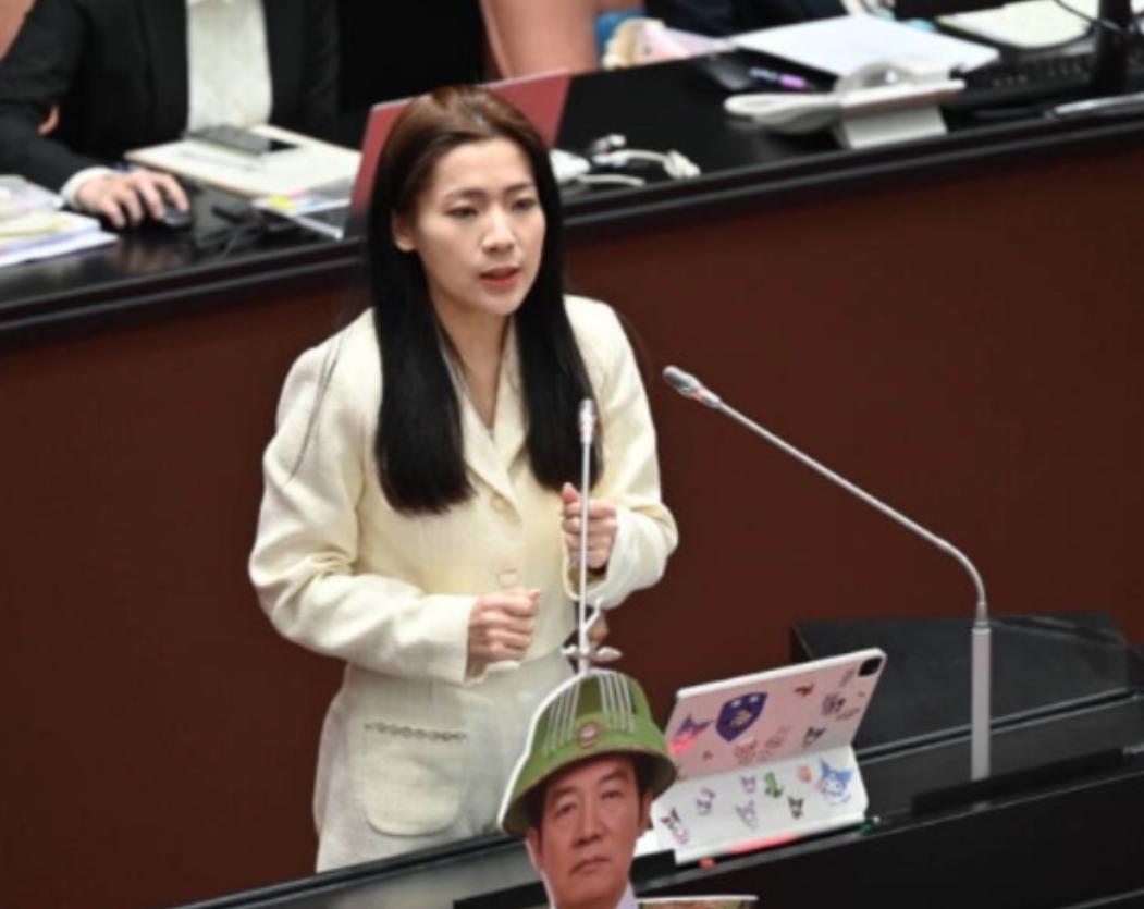 台湾省立法机构院会今天审查赖清德的弹劾案，民进党51席“立委”中，只有3位愿意出