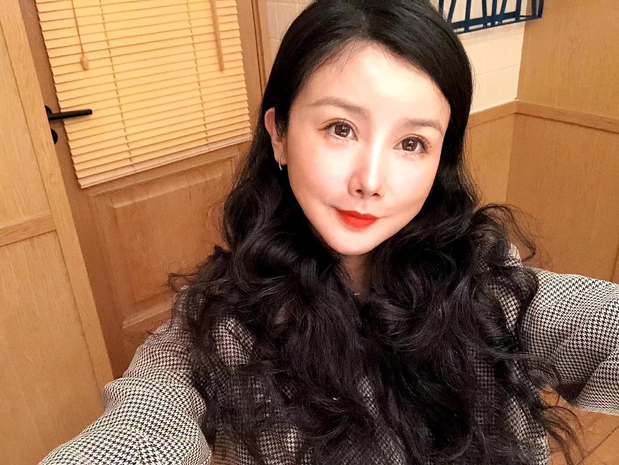 孙菲菲说，“女人是弱者，一旦心死了，无坚不摧。”这一次，她放出了和前夫史宏的真