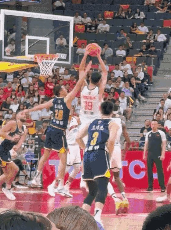 有点狂了，徐昕赛后直言，第二场拿下系列赛。徐昕在去到广州队后，有了脱胎换骨的变