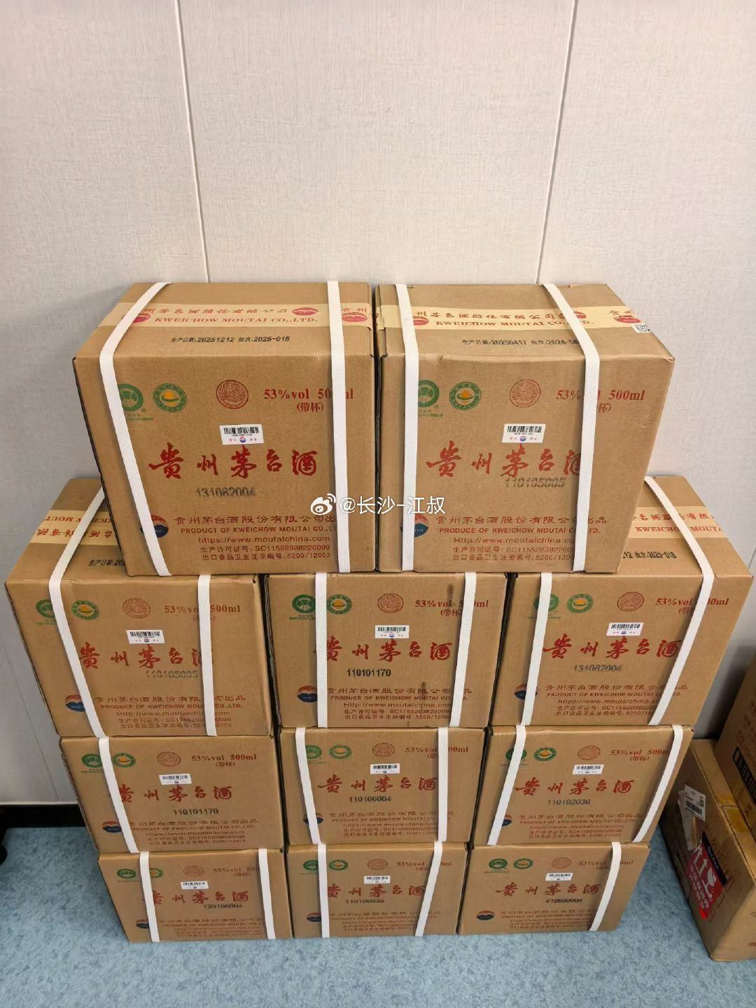段永平今天买了3万股茅台上了热搜，各股票论坛都在议论是不是白酒要起飞了。我来给你们浇盆冰水，让你们清