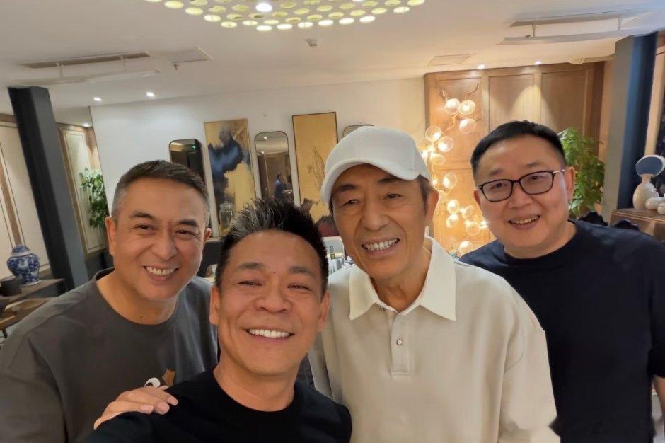 孙浩晒主角团队合影，张嘉益&王海燕夫妇，张艺谋&陈婷一起出镜。