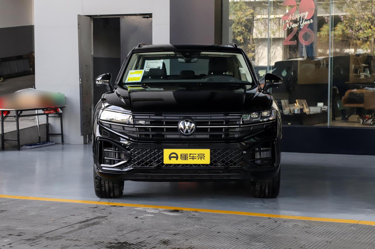 上周末去4S店试驾，先开了辆途锐3.0T，又立马换了台X5xDrive30i。