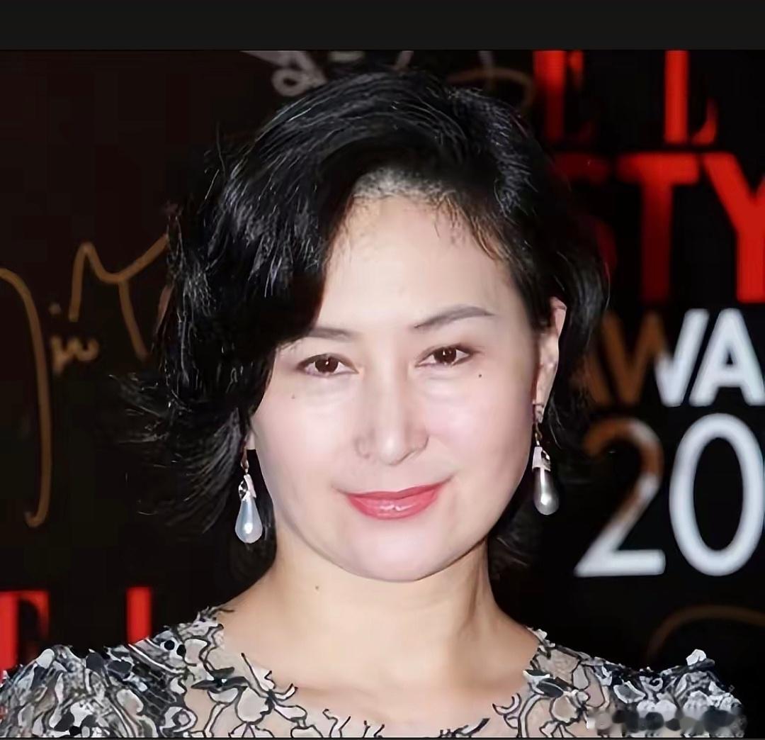 何超琼套现逾1.4亿美元美国传媒大亨巴里·迪勒（BarryDiller）宣