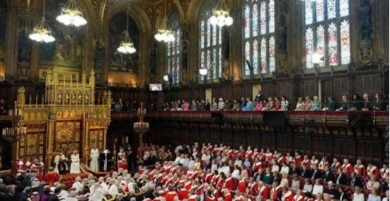 “终结700年传统”，英国议会已投票决定废除上议院世袭贵族席位，数十名因其贵族头