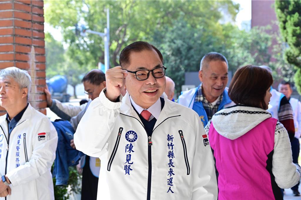 由《东森》发布的最新一份由〈雨晴民调〉进行的新竹县县长民调数据曝光了！在国民党可