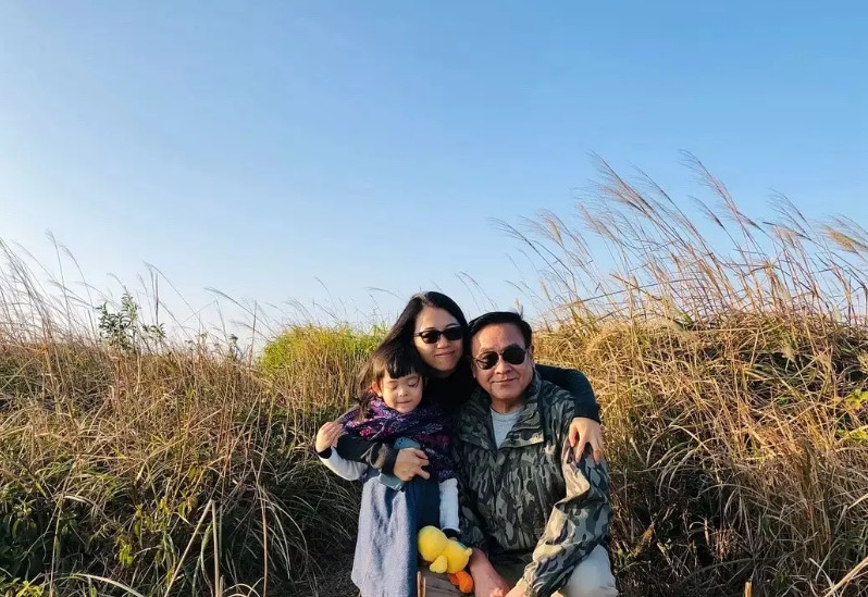 尔冬升老婆秀恩爱翻车了，评论区全都是嘲的。她就是尔冬升当初出轨找的小三，小三怀孕