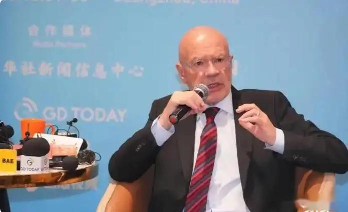 笑死，一位英国学者的公开发言直接让美国舆论集体沉默。他直言，一个靠着战争红利崛起