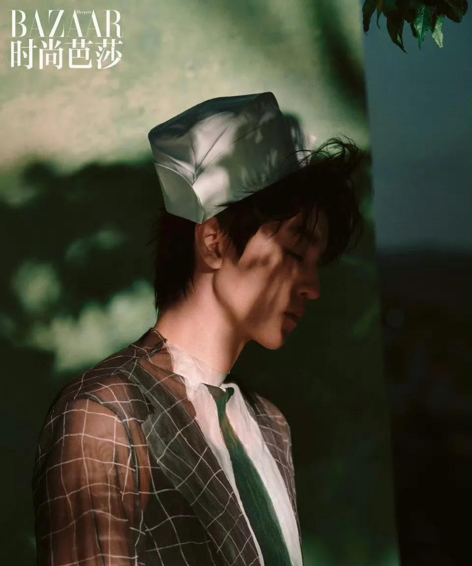 家人们，谁懂啊！王俊凯的时尚芭莎七月刊封面新鲜出炉，直接美出新高度，每一帧都能当