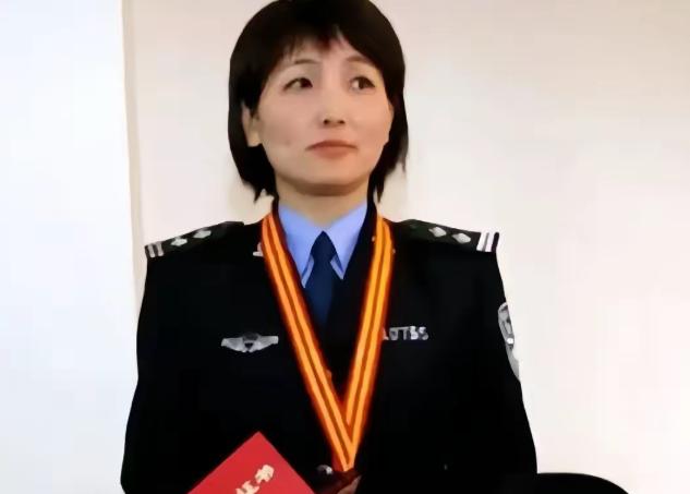 不严惩这个女恶魔，难给老百姓一个交代，难还张氏叔侄一个公道，坚决要求重判所谓的神