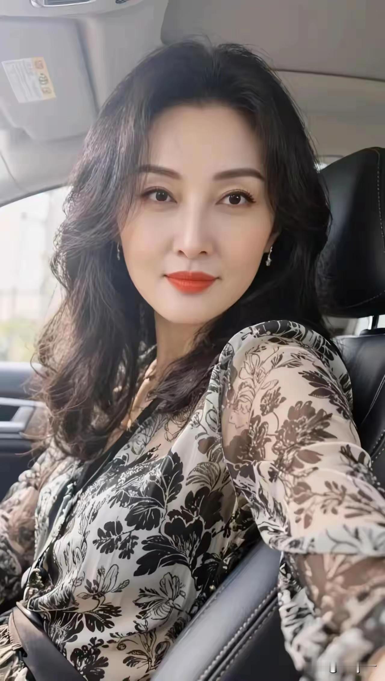 天净沙·母爱至美红尘万色芳华，人间至美唯妈。育我恩深岁华。万般清苦，母