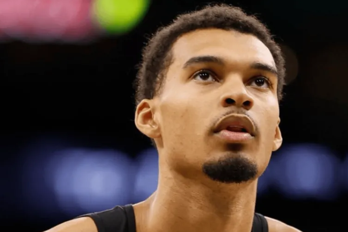 NBA常规赛，马刺客场121-117战胜公牛。全场比赛，马刺球员维克托-文班亚