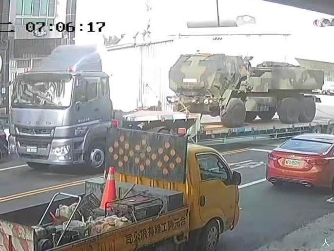 台湾军事信息从图片定位台伪陆军海马斯火箭炮的行驶位置。今天网上出现了台伪陆军海