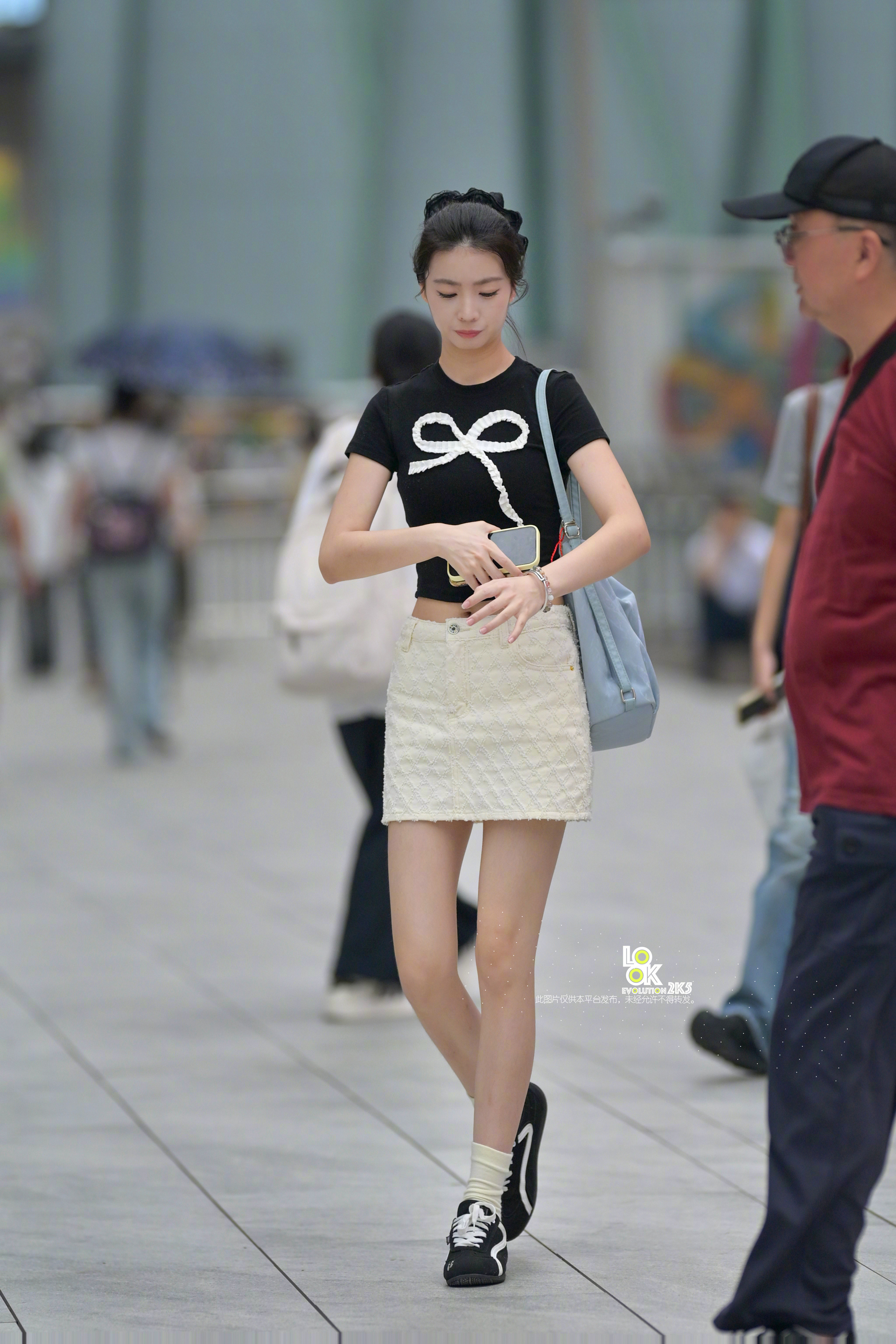 小姐姐鞋子是什么牌子啊？好像这两年很火的样子​​​