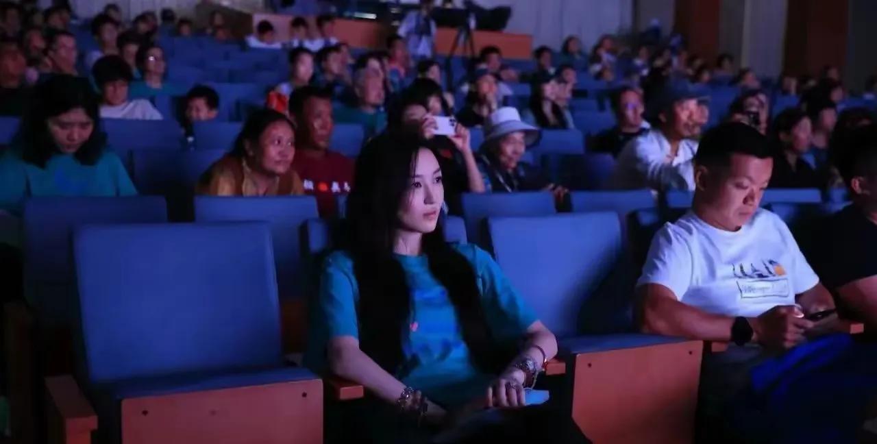 李亚鹏和王菲当年做对了！19年前，当王菲生下女儿李嫣，发现李嫣嘴唇腭裂，惊愕之