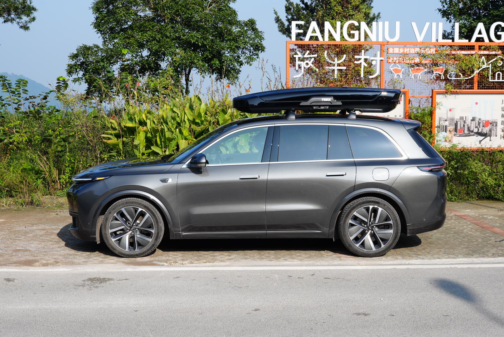 想了想，更大更尊的五座理想L8和更大更便宜的六座理想L7，除了给友商造成伤