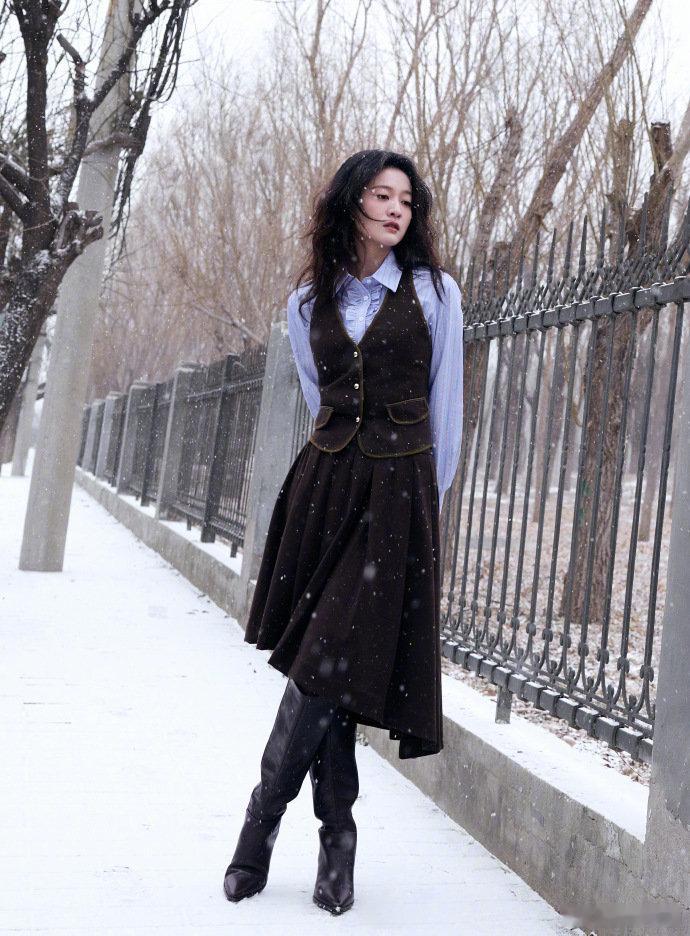 张雪迎迎初雪张雪迎初雪照白月光回归说到和下雪适配度，怎么能没有呢！连名字都是