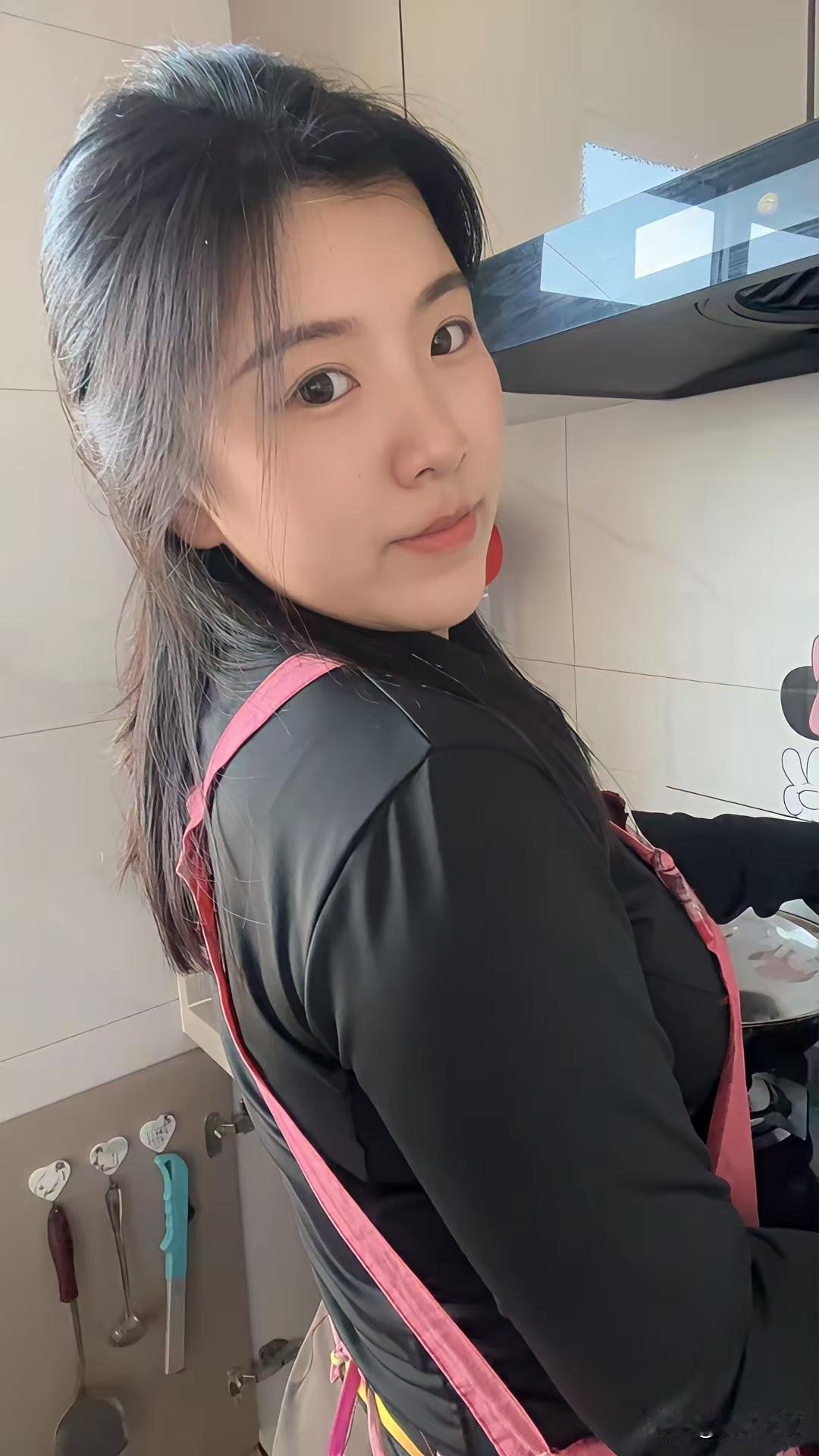 你这样的女人谁娶了你都会幸福。如果他没强调工资上缴，这种情况工资就自己留着，干嘛