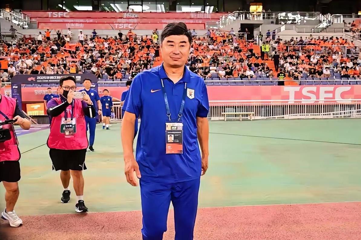 山东泰山一定会阻击上海海港的请成都蓉城放心一，网传韩鹏要离开球队，全力保证山