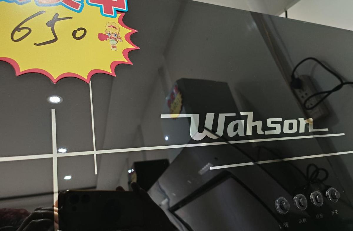 他咳着嗽，爬梯子换油烟机，不是逞强，是想让妈炒菜不呛。肺癌晚期？他没跟病认命