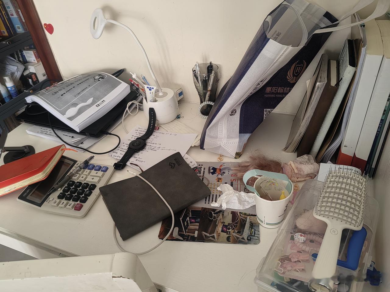 我突然悟透了，那就以毒攻毒吧，暂且这么论。我家老大有点邋遢，房间