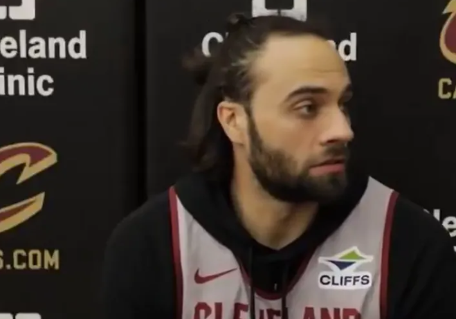 NBA季后赛，骑士球员马克斯-斯特鲁斯在谈到球队心态时表示，季后赛的目标很明确，