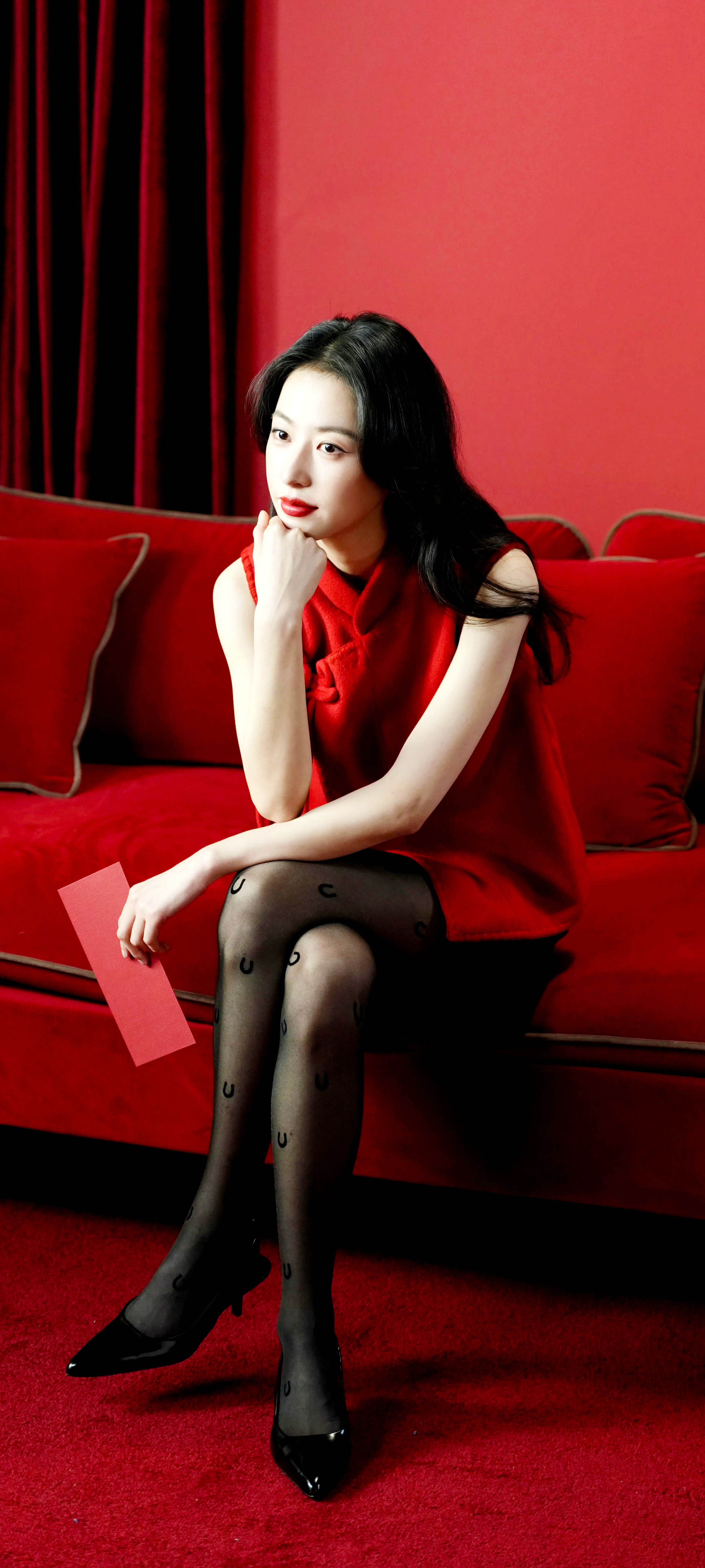 周雨彤红色，鸿运当头❤️❤️❤️周雨彤明星壁纸