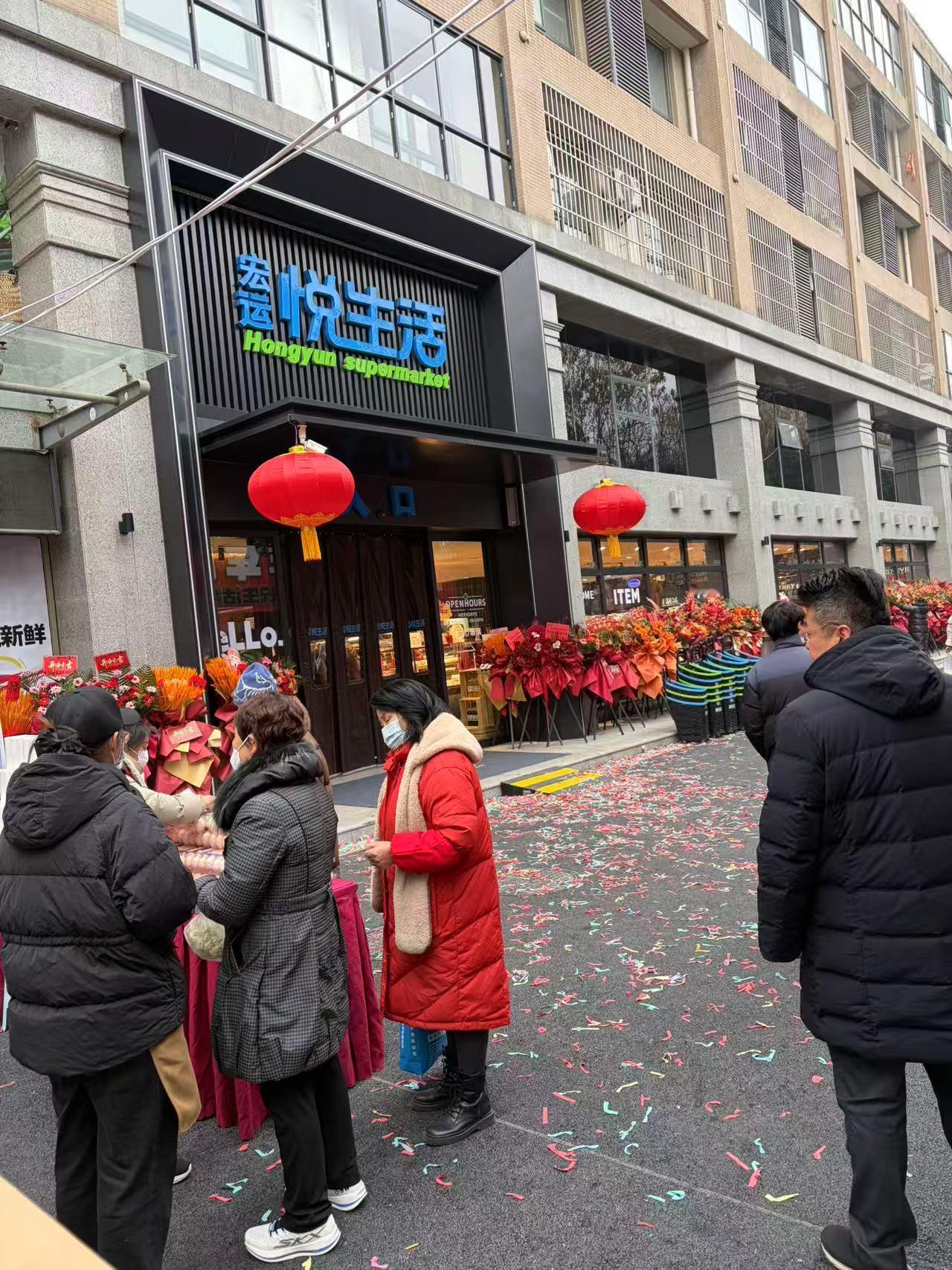 宝商“家美佳”、人人乐等大型超市陆续关门后留下的空白，给宝鸡本土生活超市的崛起带