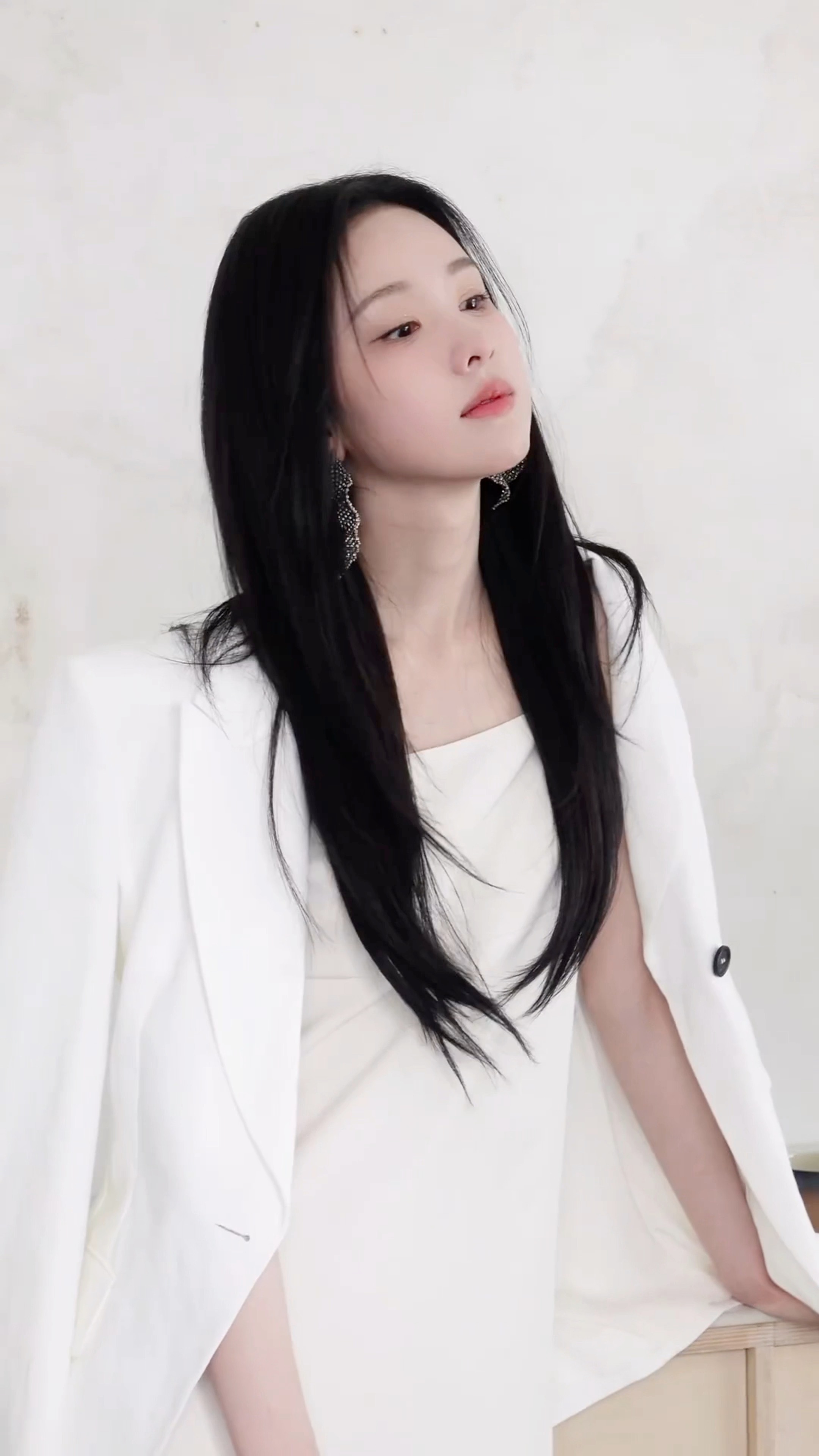 陈都灵现代贵女造型·陈都灵纯色系造型我勒个唯一纯白的茉莉花嘟嘟酱😇🤲?
