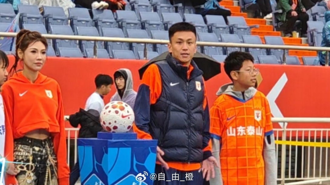 北京时间3月14日，在京鲁德比赛前，山东泰山俱乐部在主场为38岁老将张弛举办了退