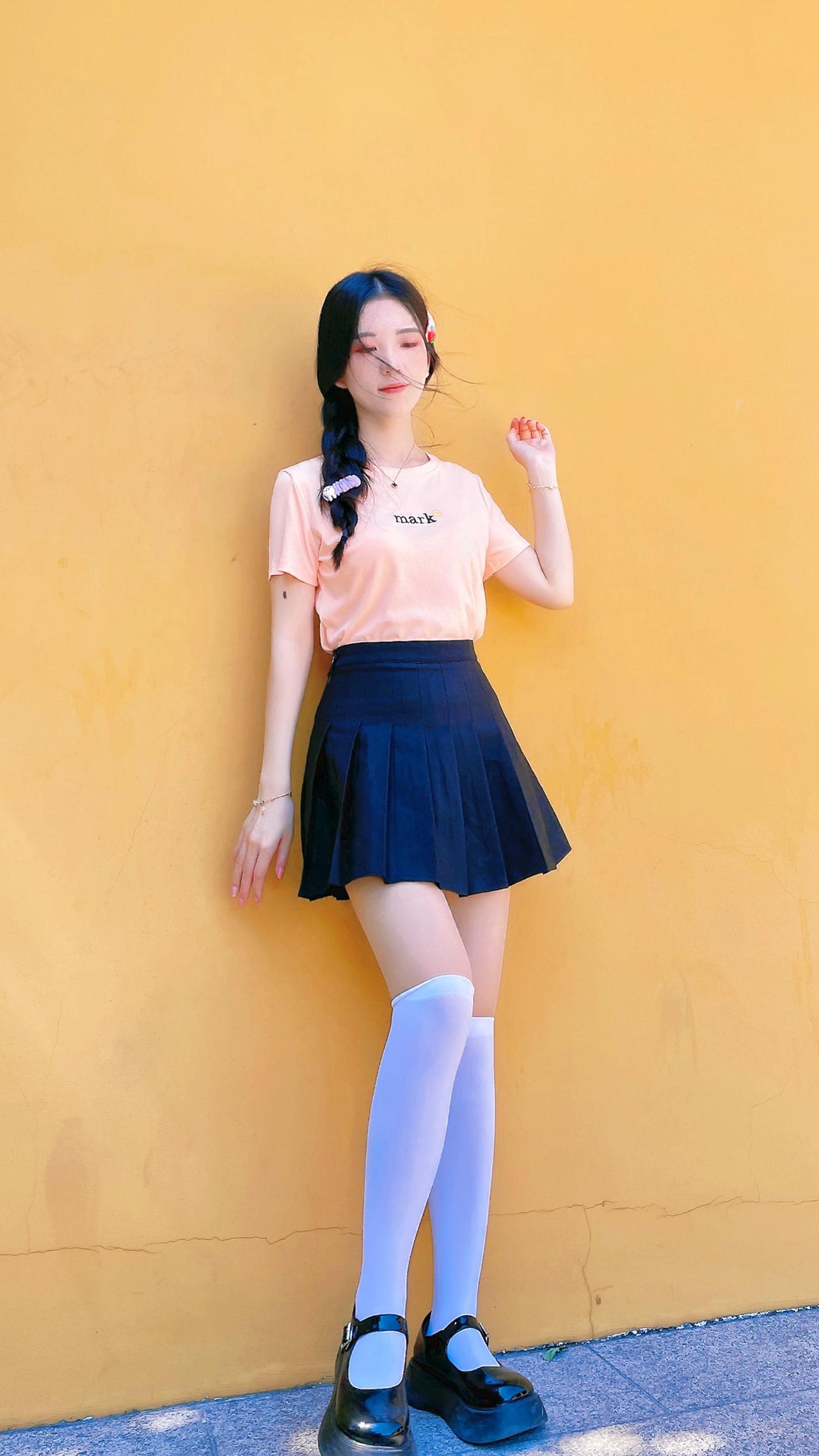 种草激励计划过膝袜长筒袜美女ootd穿搭