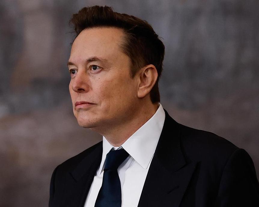 SpaceX已告知投资者，公司将优先考虑登月，稍后再尝试火星之旅。报道称，Spa