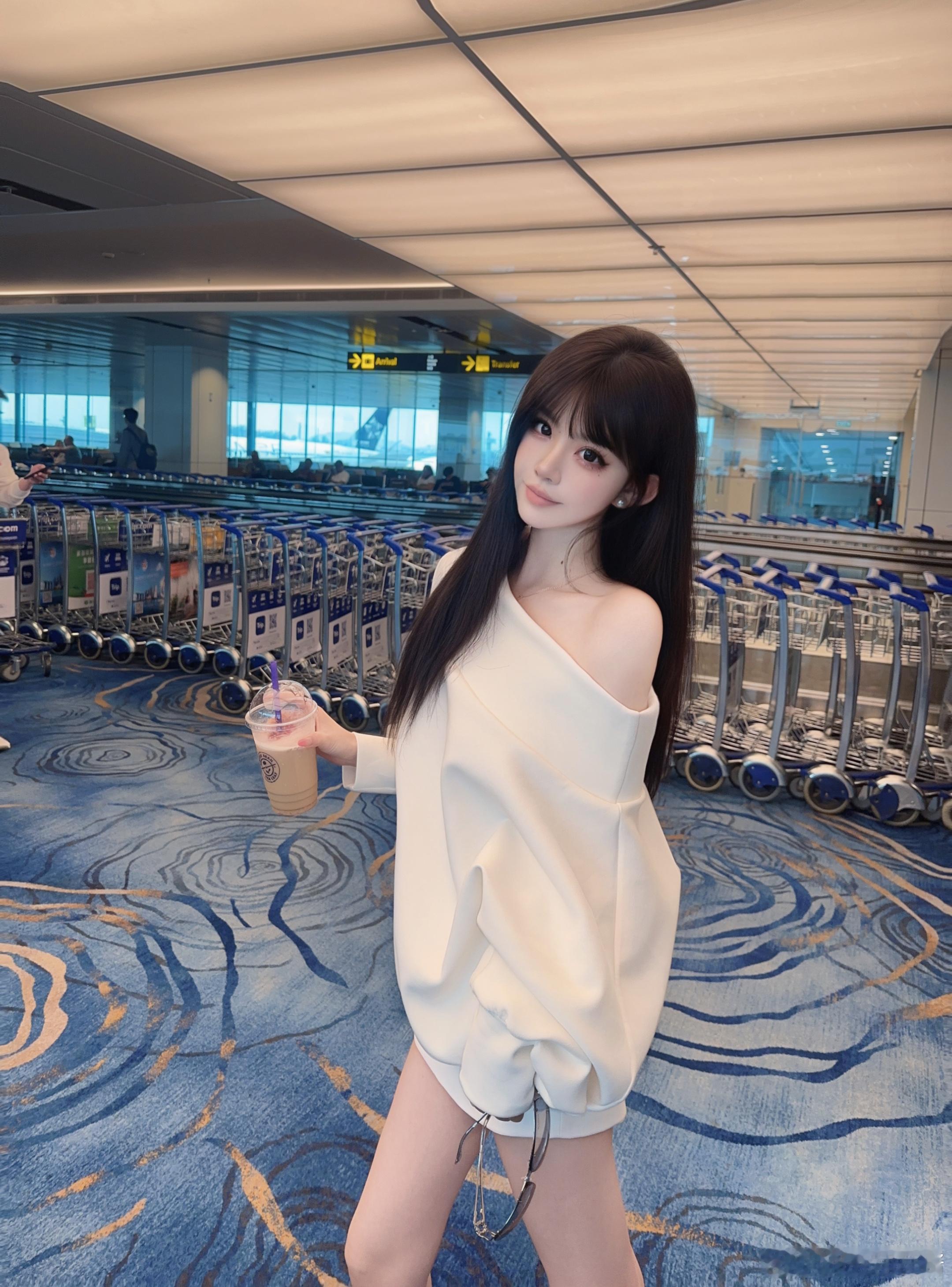 新加坡🇸🇬机场瀑布也打卡了我的机场穿搭很满意