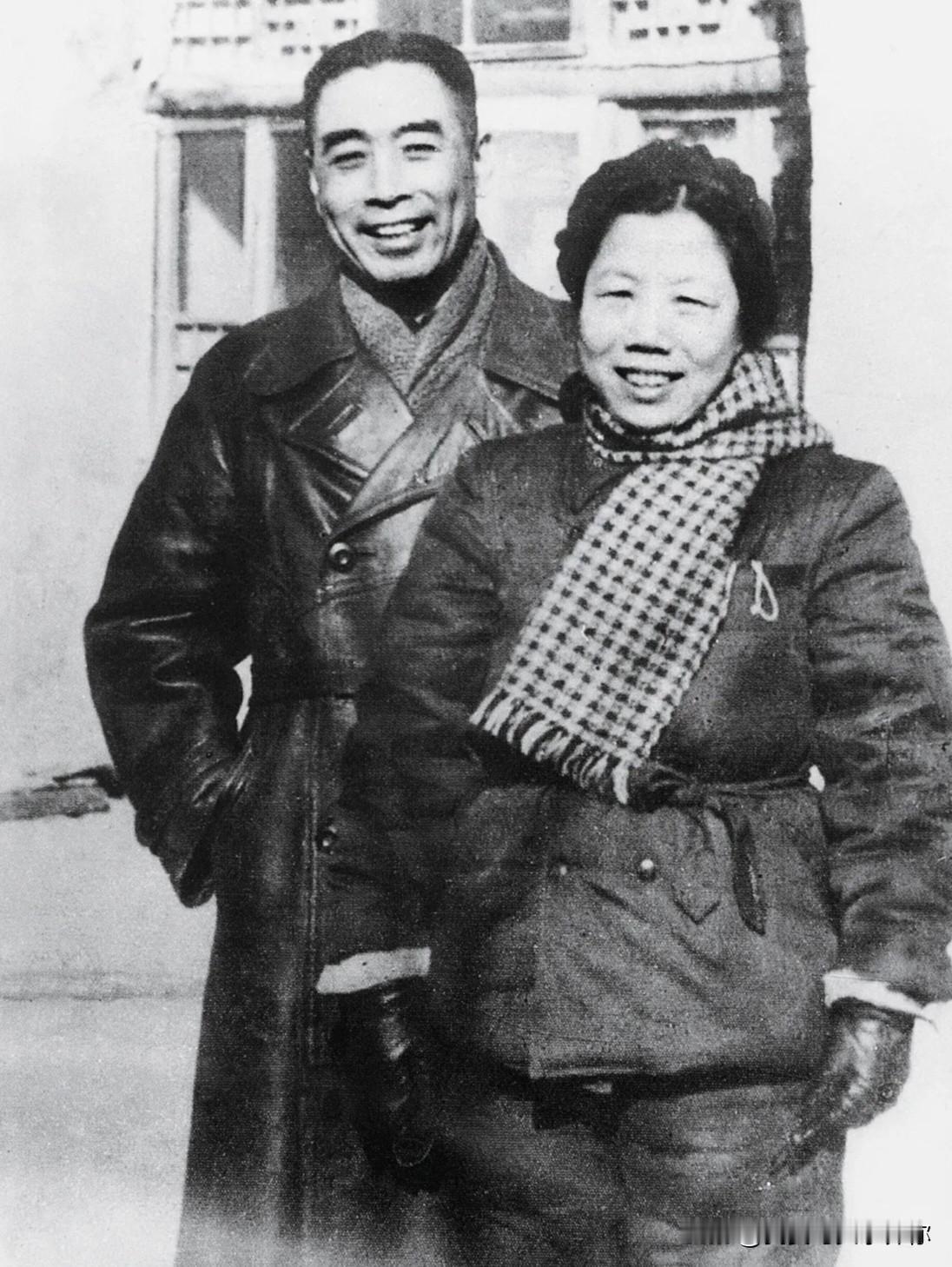 以前我也觉得奇怪，周恩来这样英俊潇洒的人物，怎么会选择一个相貌普通的女性当伴侣