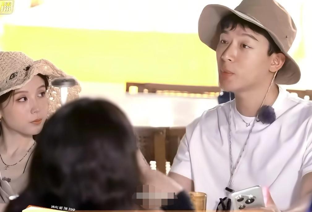 张晚意提议大家可以去逛街购物，张雅琪一句话给他直接整懵了，张晚意：“咱们去购物，