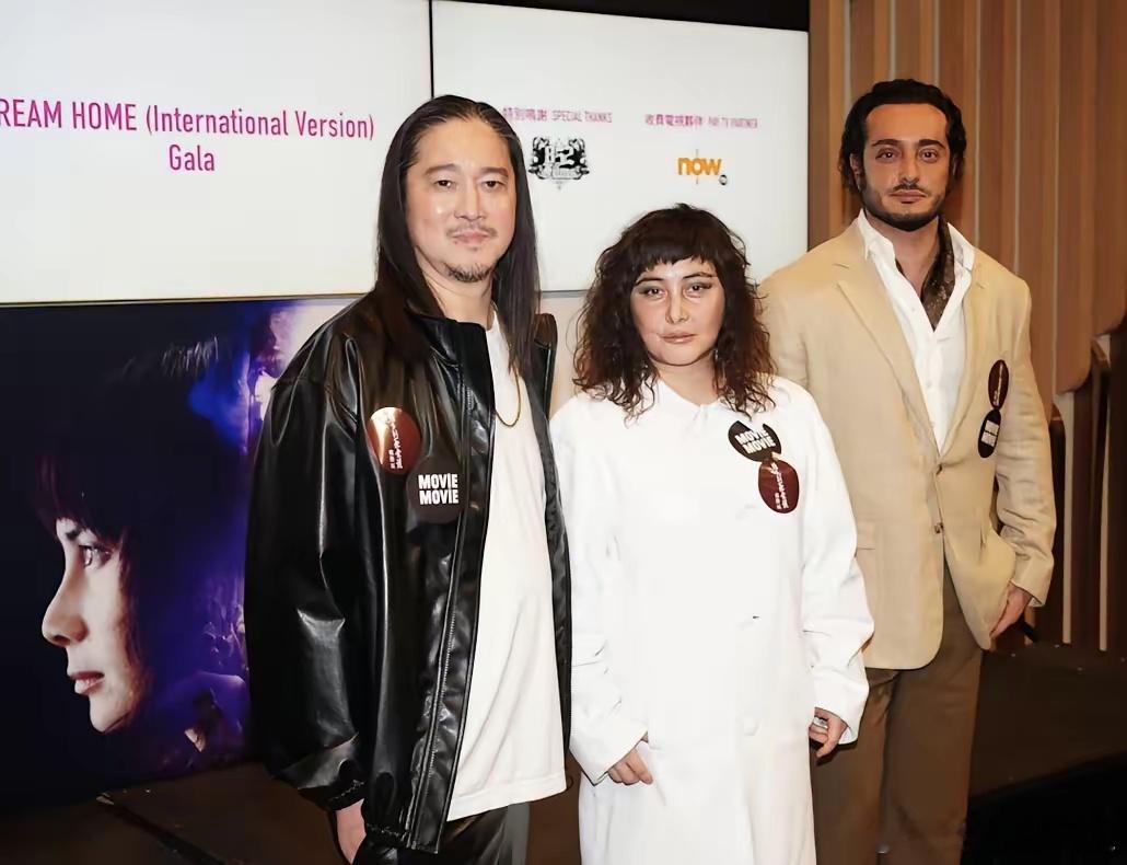 何超仪老公病愈后亮相何超仪老公自曝一年做了三次大手术何超仪老公病愈后亮相，长发