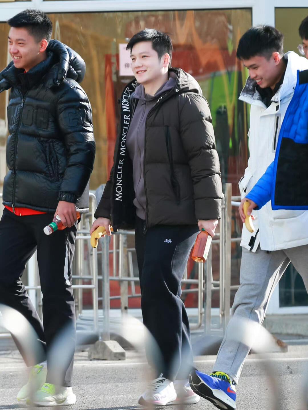 谁看到这么甜美的大男孩，冲破风雪，走出去发现外面温暖如春！8月4号巴黎男单冠军