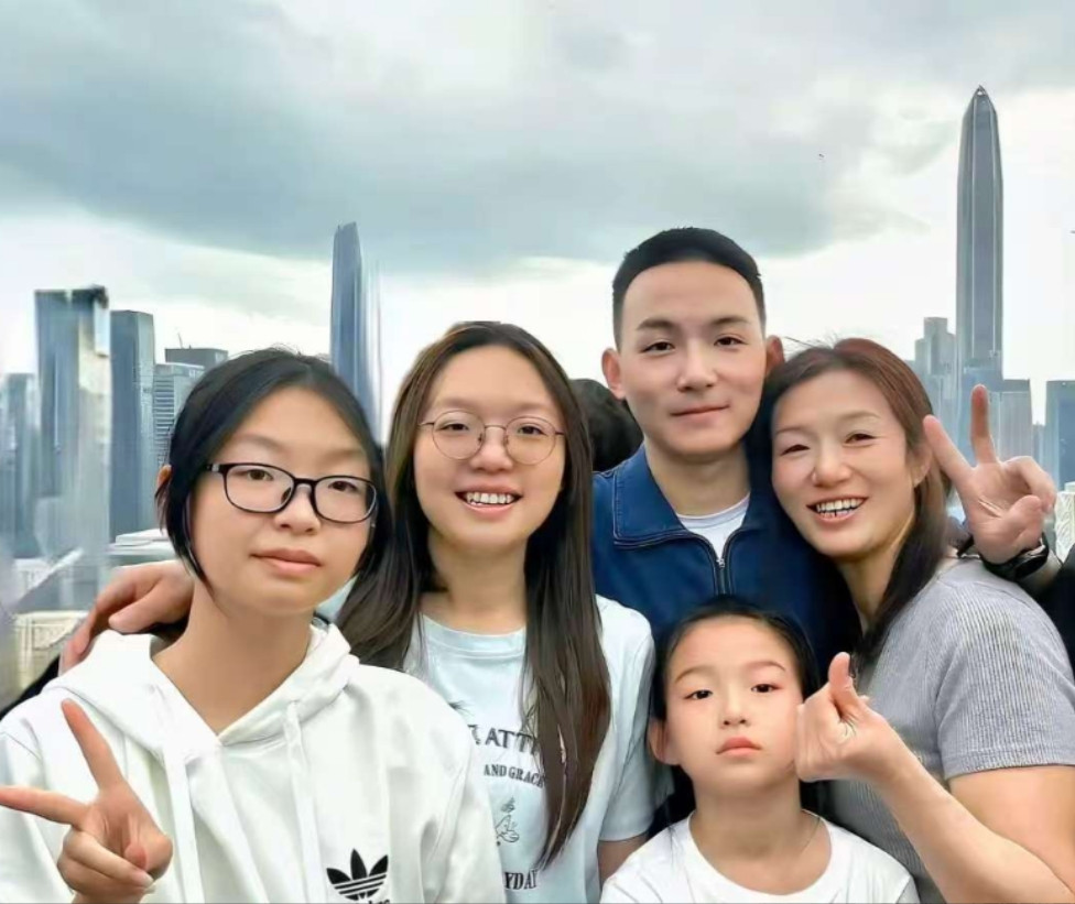 谢浩男不陪许健华，是不是有什么隐情呢？现在已经到了暑假，为什么谢浩男没有陪伴在