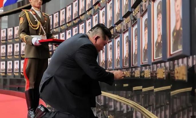 1.1万朝鲜军队在库尔斯克大战4个月，阵亡至少在2000人以上。现在，朝鲜库尔斯