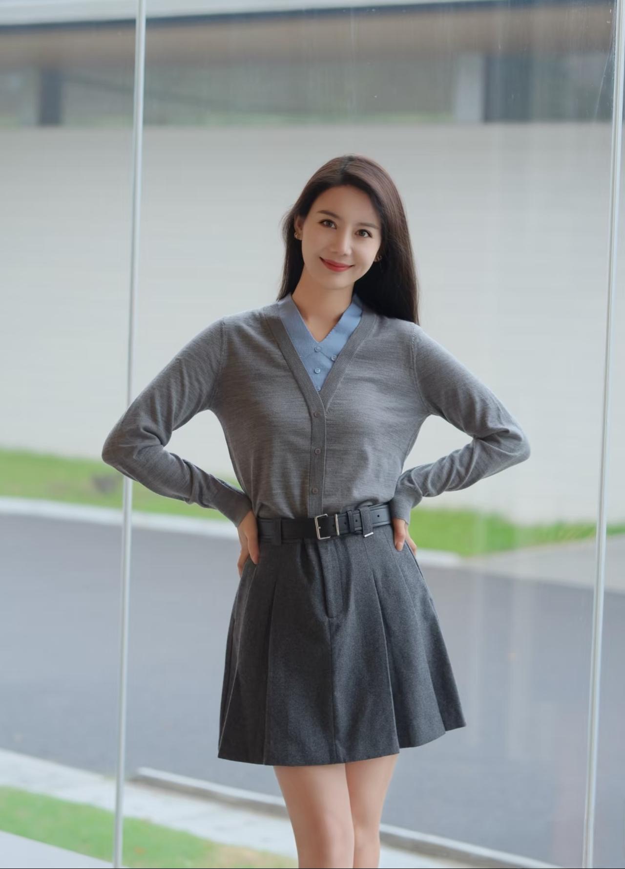 什么样的女人,最有魅力?穿着大方得体，气质温婉优雅知性，性格开朗活泼的女人最有魅