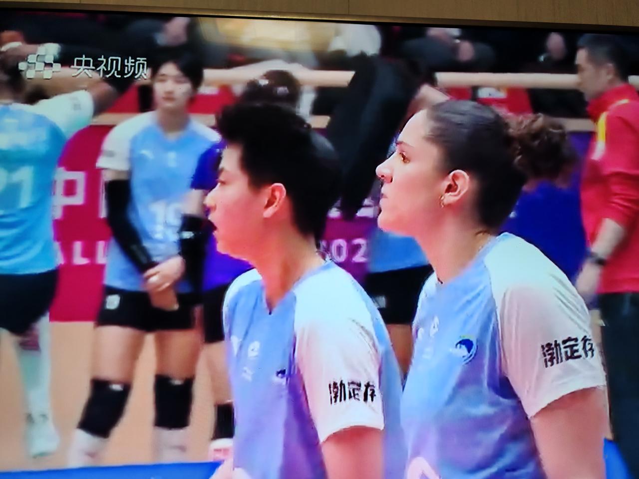 女排排超联赛第十一轮，天津女排对阵江苏女排，前四局大比分2：2，第四局天津女排在