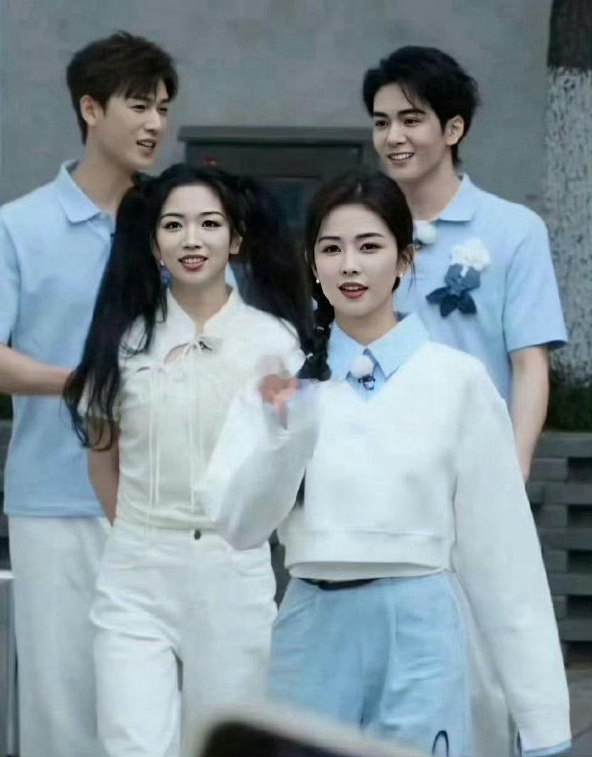 这错位，谁能看得出来是两个人！！居然毫无违和感，双马尾白鹿。