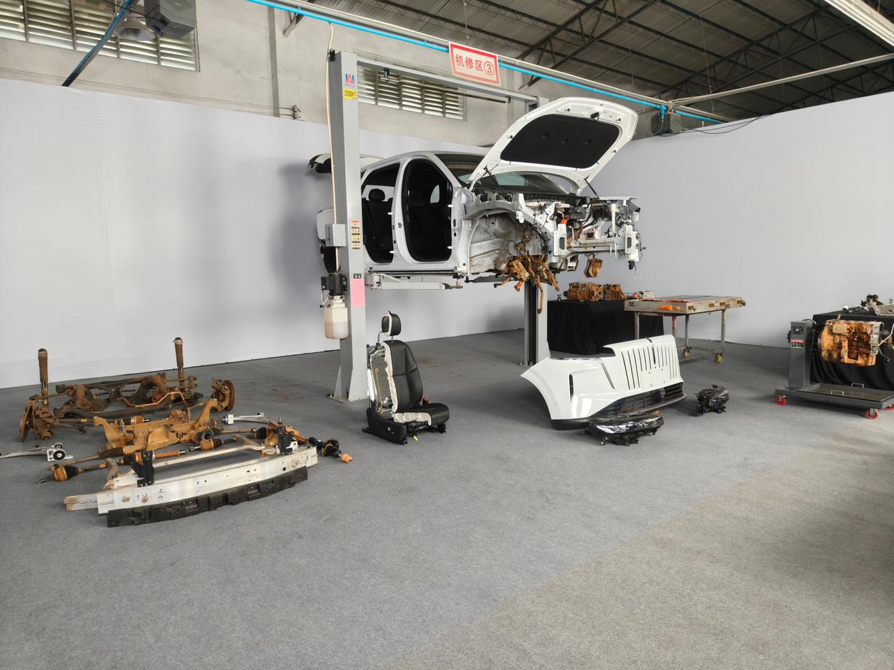 为什么零跑也相中了红旗的发动机？拿最近我拆过的红旗HS6PHEV的1.5T混动