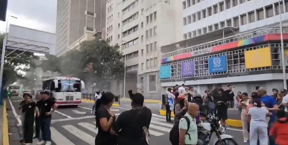 突发强震! 日本6.9级、委内瑞拉7.1级, 美国发布海啸预警
